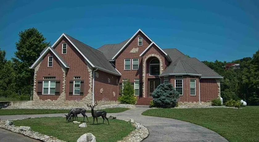 Free Attraction Tickets! Trout Fishing! Private Dock! Large Family Gathering - Image 1