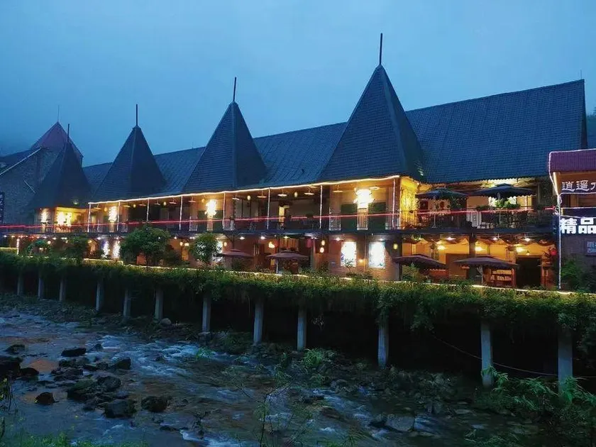 Xiaoyao Hot Spring Country Inn - Image 1