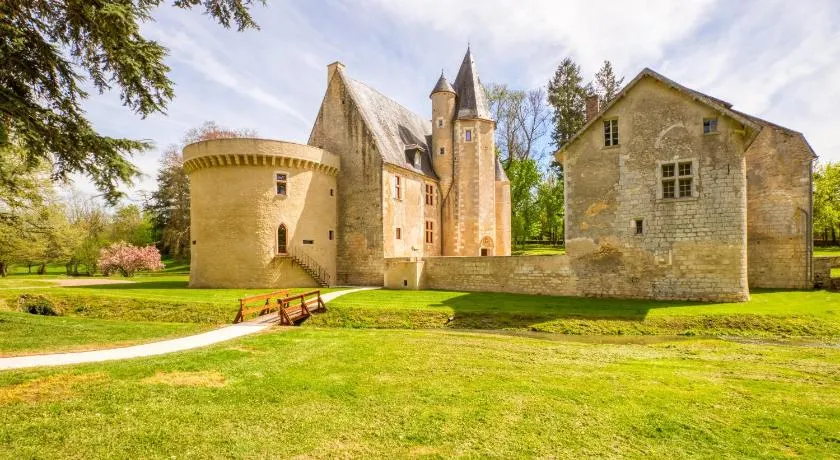 Château de Vieux Moulin - Image 1