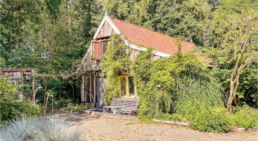 1 Bedroom Beautiful Home In Boekelo - Image 1
