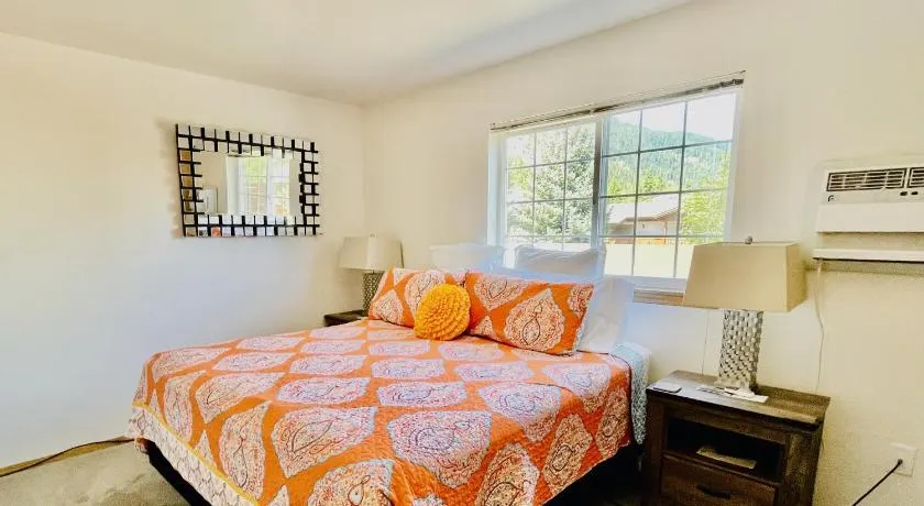 Luxe Cottage Leavenworth - Image 1