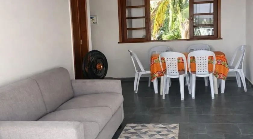 Sobrado Espaçoso Próximo ao Café Curaçau - Image 1