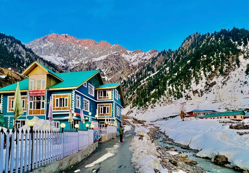 Hotel Sonamarg inn - Image 1