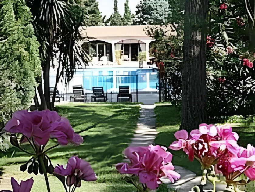Hotel Les Mazets Des Roches - Image 1