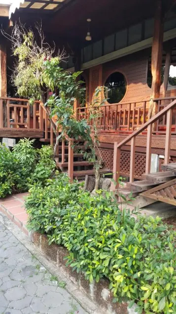 Ruean Mai Chai Khlong - Image 1