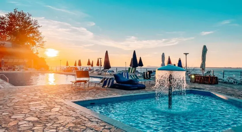Aqua Holiday Apartments - Image 1