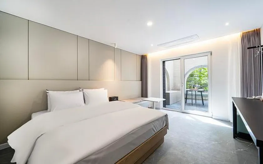 Daejeon Dunsan Hotel Wesley & Bourbon - Image 1
