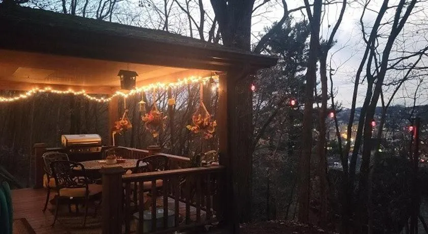 Private Cottage in Carnegie - Close to Downtown - Pet Friendly - Image 1