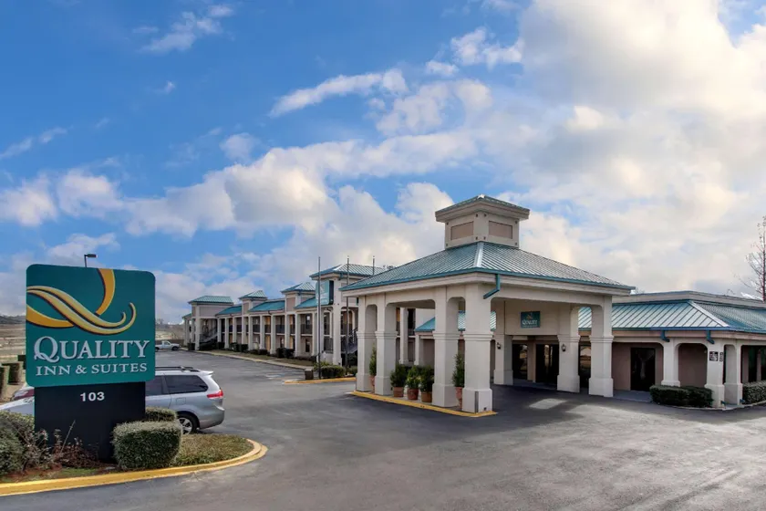 Quality Inn & Suites Clinton - Jackson West - Image 1