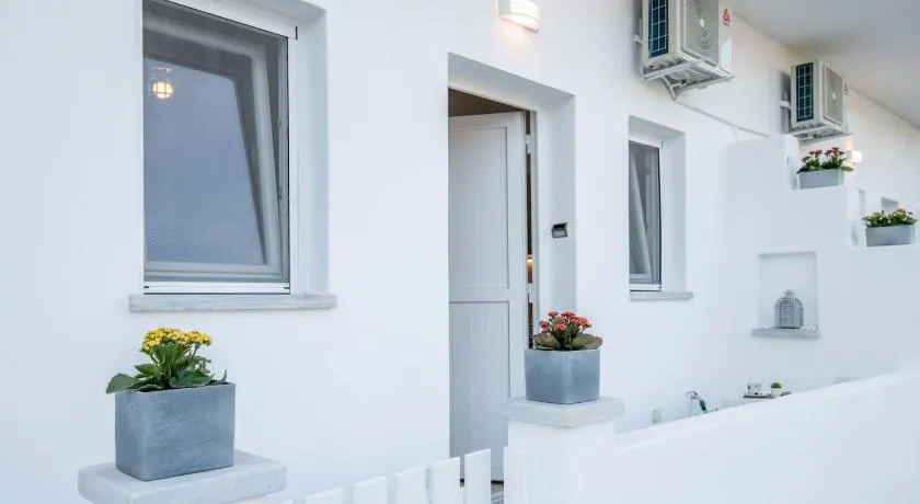 Agia Anna Apartments - Image 1