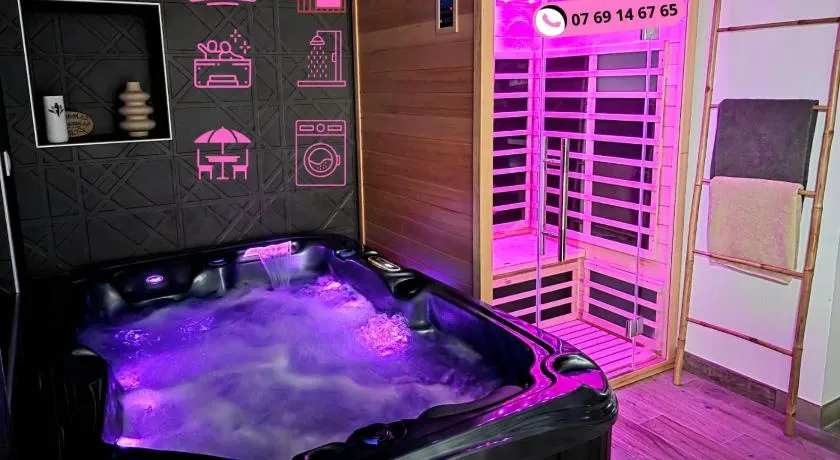 Love Room Luxe and Spa - Sauna - Image 1