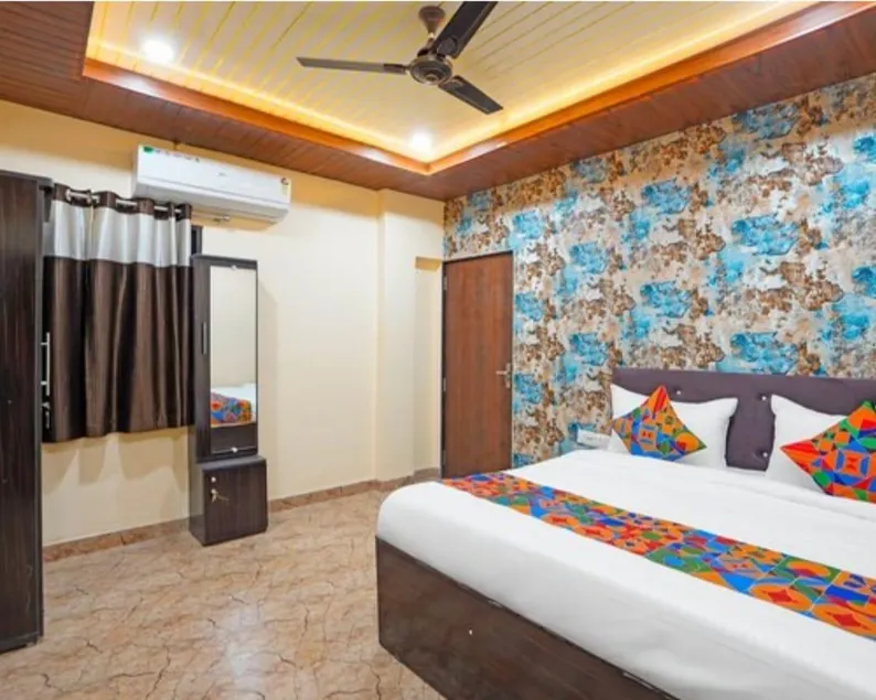 Hotel Zane Aura - Image 1