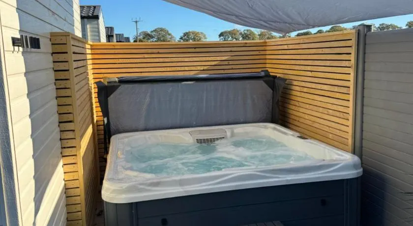 Scotts Corner Hot Tub Retreat - Image 1