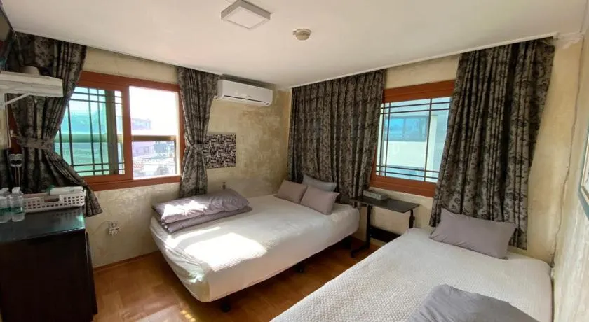 Gudeok Guesthouse - Image 1