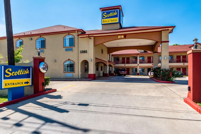 Scottish Inns & Suites IAH Airport-Beltway 8 - Image 1