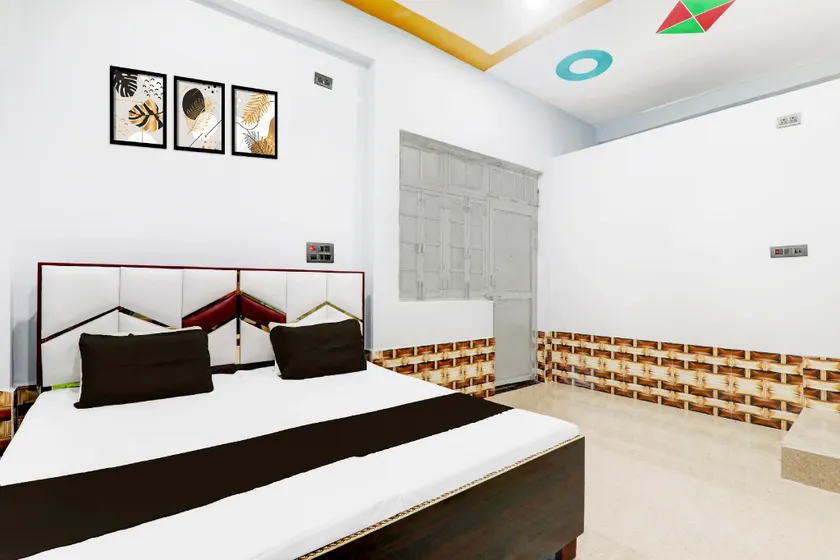 SPOT ON by OYO ROYAL VILLA HOTEL - Image 1