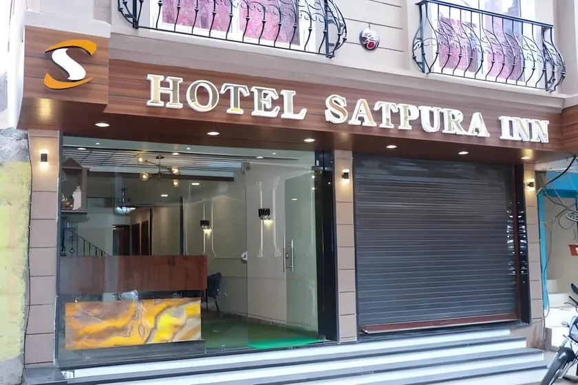 Hotel Satpura Inn` - Image 1