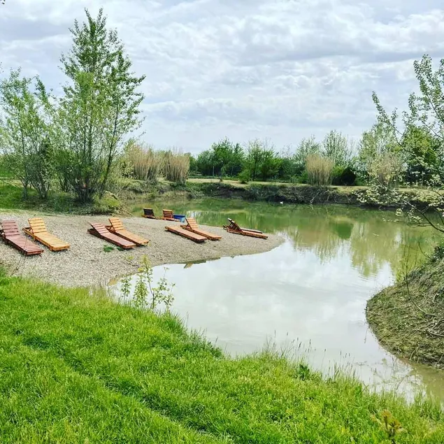 Konak Jezero - Drvene Kućice na Privatnom Jezeru - Image 1