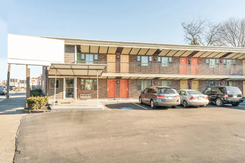 OYO Hotel Malden MA Broadway - Image 1