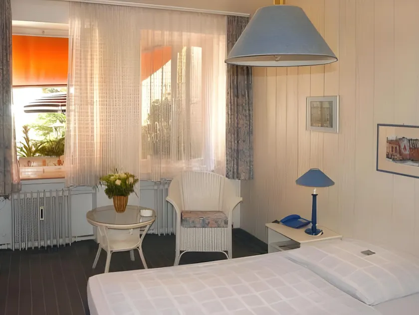 Hotel Am Ehrenhof - Image 1