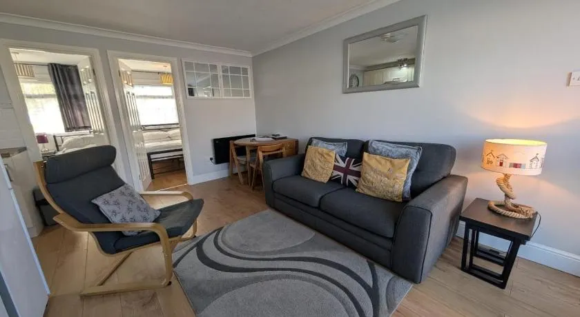 194, Two bed Chalet on Belle Aire Holiday Park - sleeps 4, pet friendly, free Wi-Fi, bed linen and towels included plus onsite entertainment available - Image 1