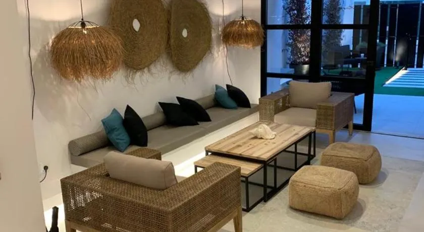 Aparthotel El Cargol - Image 1