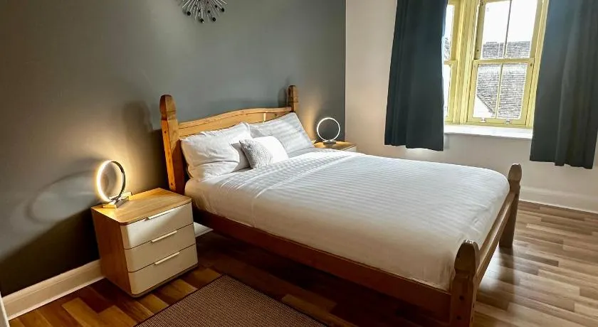 Two Bedroom Flat Town Centre Colchester - Image 1