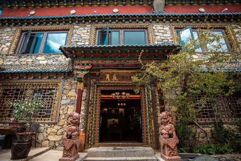 Shangri-La Yueye Boutique B&B - Image 1
