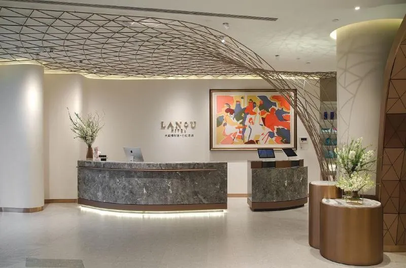 Lanou Hotel (Qingdao Wusi Square) - Image 1