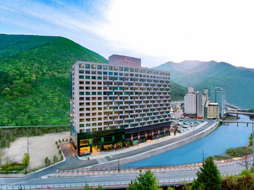 Jeongseon JS GRAND PALACE Hotel - Image 1