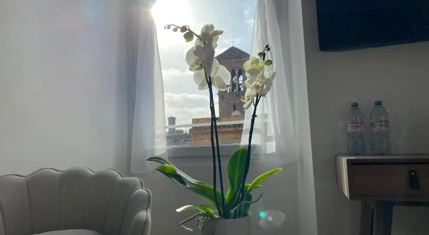 Belltower Elegans Guest House - Image 1