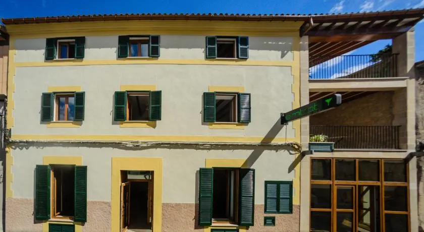 Embat - Hostel - Image 1