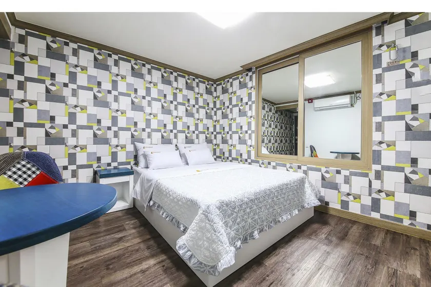 Dubai Motel - Image 1