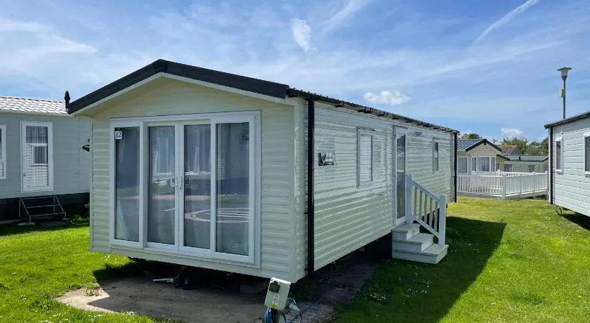 J2 static caravan at Fairway Holiday Park - Image 1