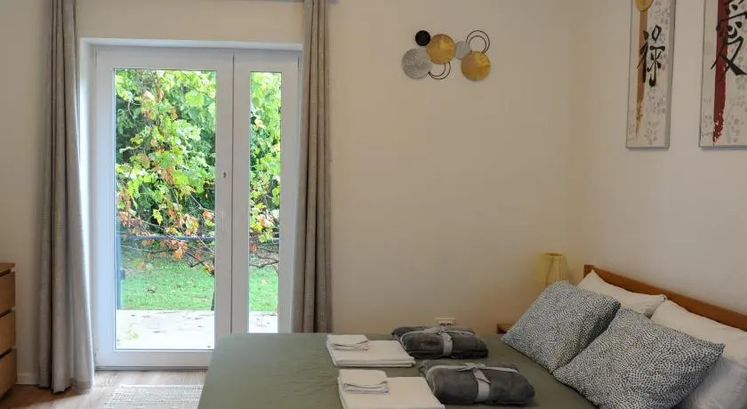 Quiet, green, relaxing place - 2 bedroom apartment - Image 1