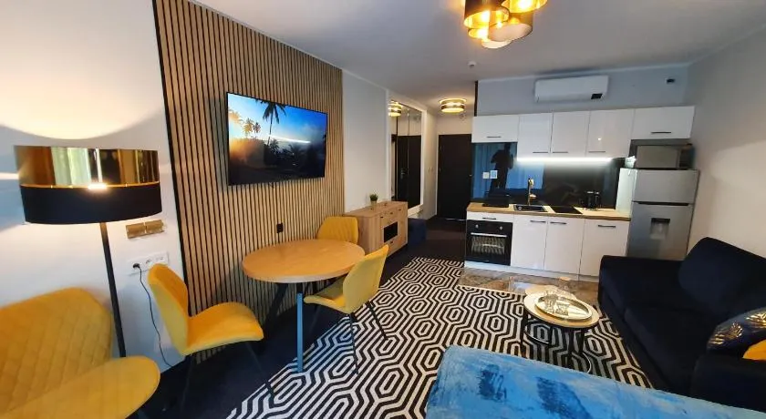 Gold Horizon Apartament Solny Resort z Klimatyzacją i Garażem - Image 1