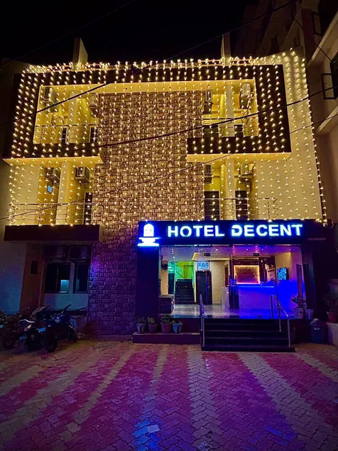 Hotel Decent Somnath - Image 1
