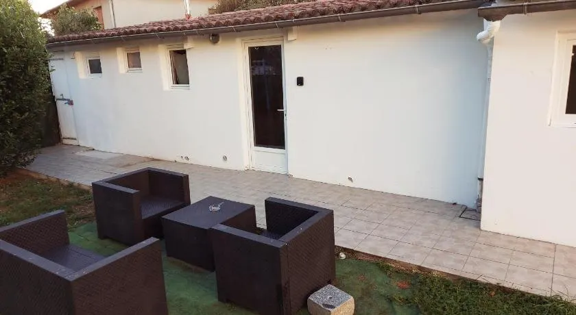 studio au calme jardin parking privé climatiseur - Image 1