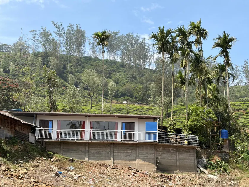 Glass House Retreat - Image 1