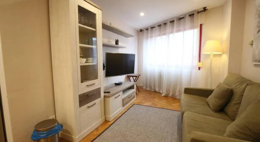Apartamento Oviedo Las Palomas - Image 1