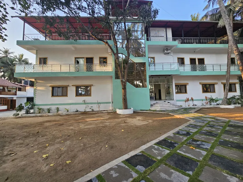 Wavelash Resort - Image 1