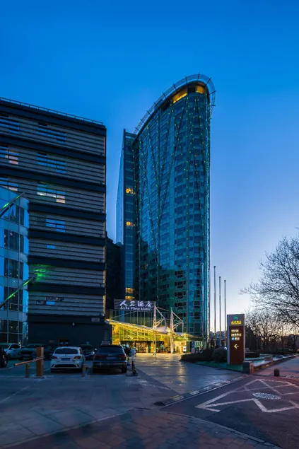 Lake View Hotel - Image 1