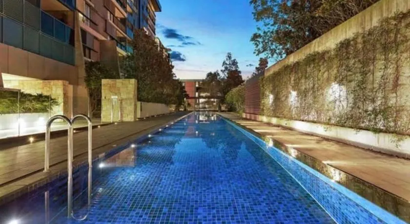Luxury 2 BR , Pool Gym Parking Sydney CBD getaway - Image 1