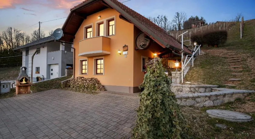 Vineyard Cottage Tramte - Image 1