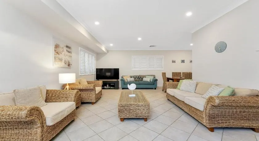 Primrose Sands Accom Holidays - Image 1