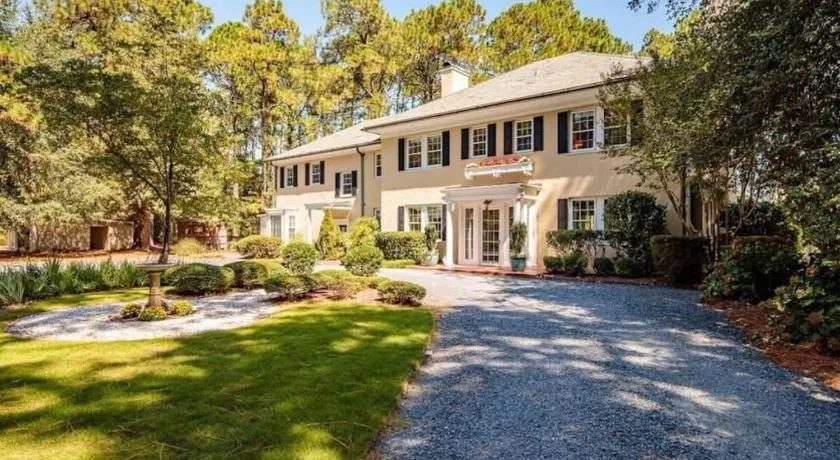 The Cottage at Knollwood Manor - Image 1
