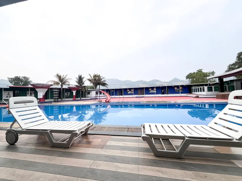 007 Universe Resort - Image 1