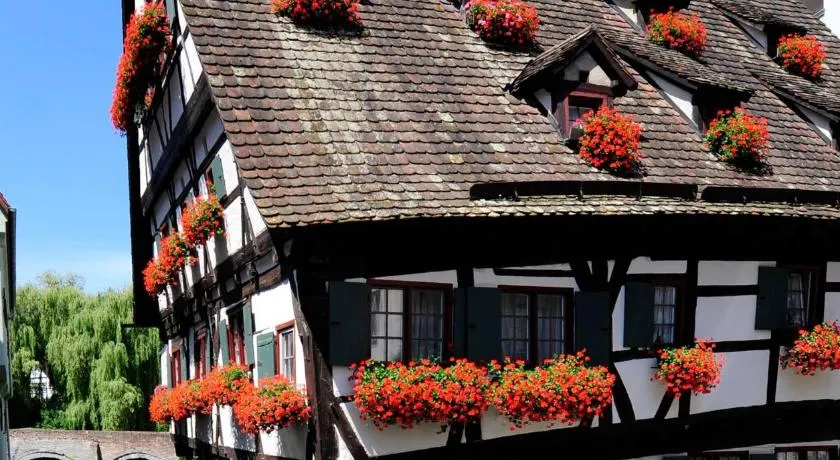 Schiefes Haus - Image 1