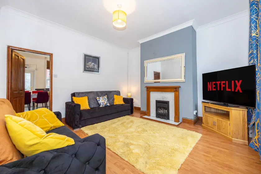 Cosy Two bedroom Terrace Blackburn - Image 1