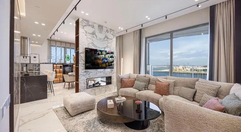Daniels 3BR at La Cote with Full Sea View - Image 1